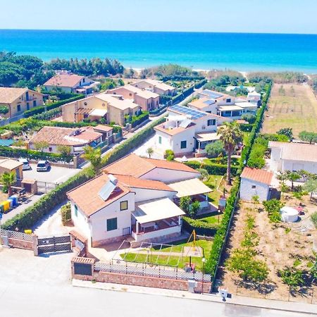 Case Vacanze Mare Nostrum - Villas In Front Of The Beach With Pool Campofelice Di Roccella Eksteriør bilde