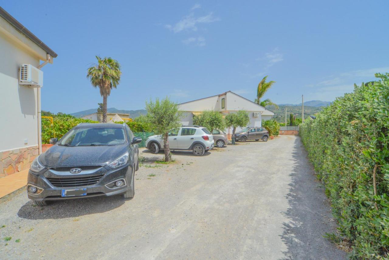 Case Vacanze Mare Nostrum - Villas In Front Of The Beach With Pool Campofelice Di Roccella Eksteriør bilde