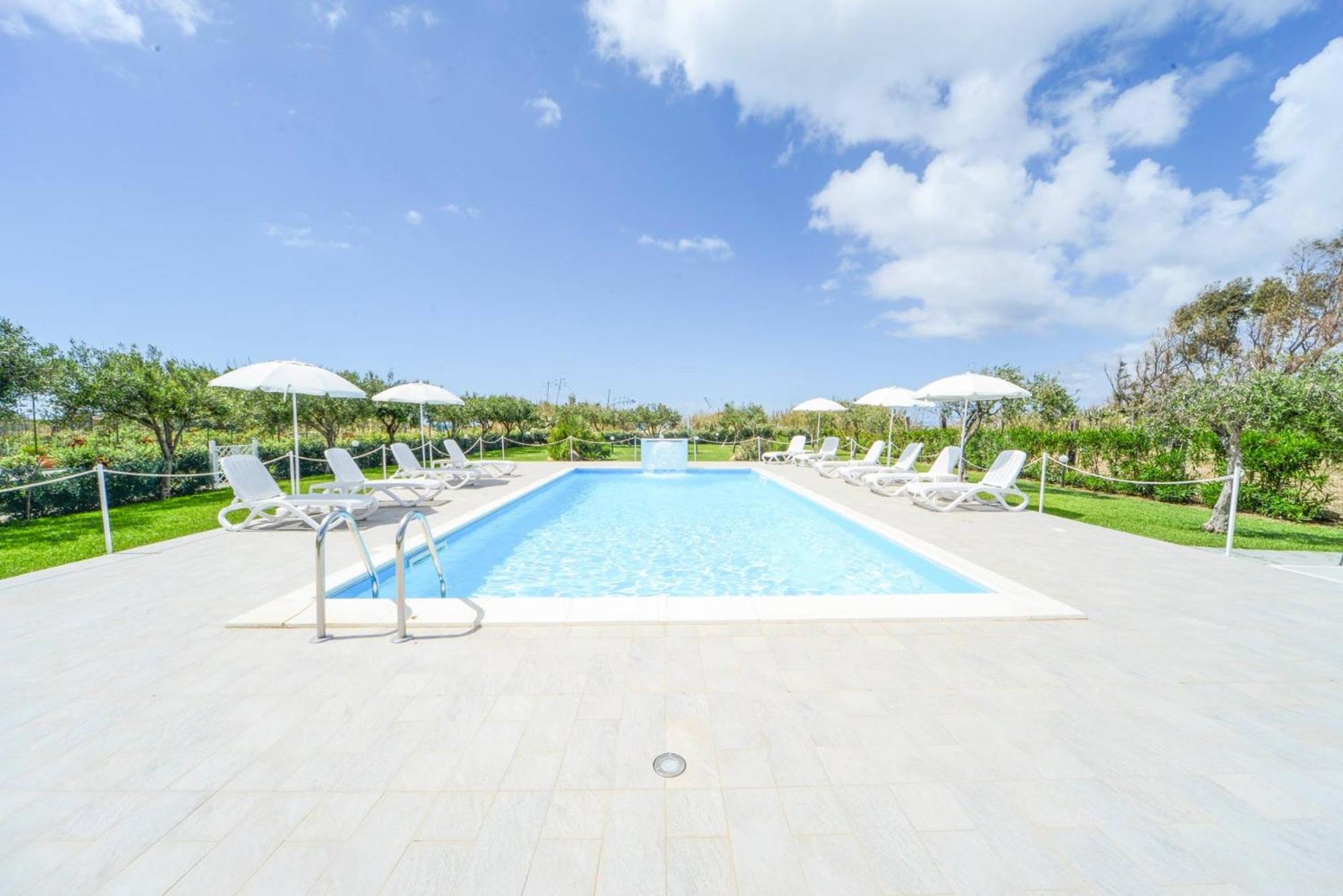 Case Vacanze Mare Nostrum - Villas In Front Of The Beach With Pool Campofelice Di Roccella Eksteriør bilde