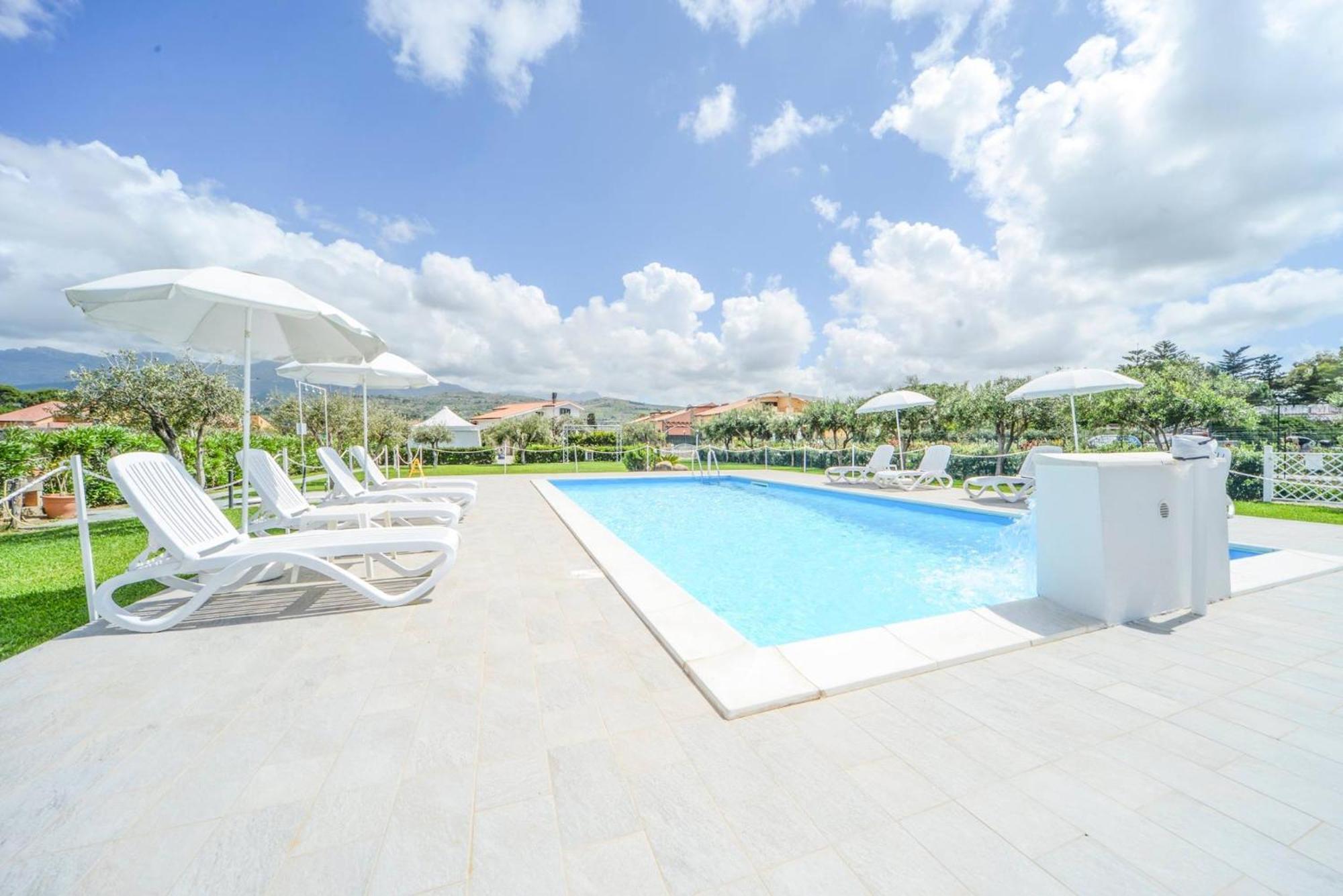 Case Vacanze Mare Nostrum - Villas In Front Of The Beach With Pool Campofelice Di Roccella Eksteriør bilde