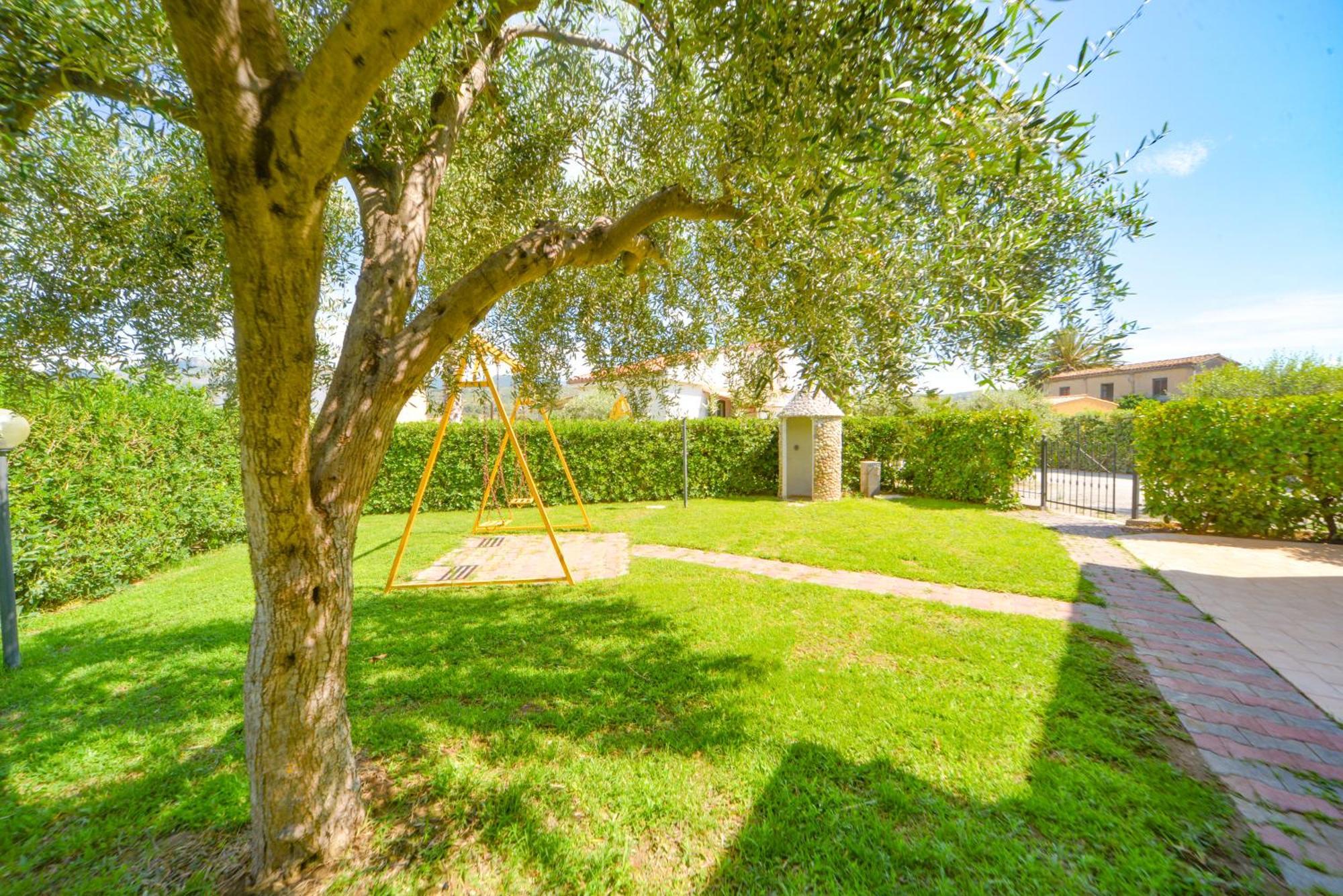 Case Vacanze Mare Nostrum - Villas In Front Of The Beach With Pool Campofelice Di Roccella Eksteriør bilde