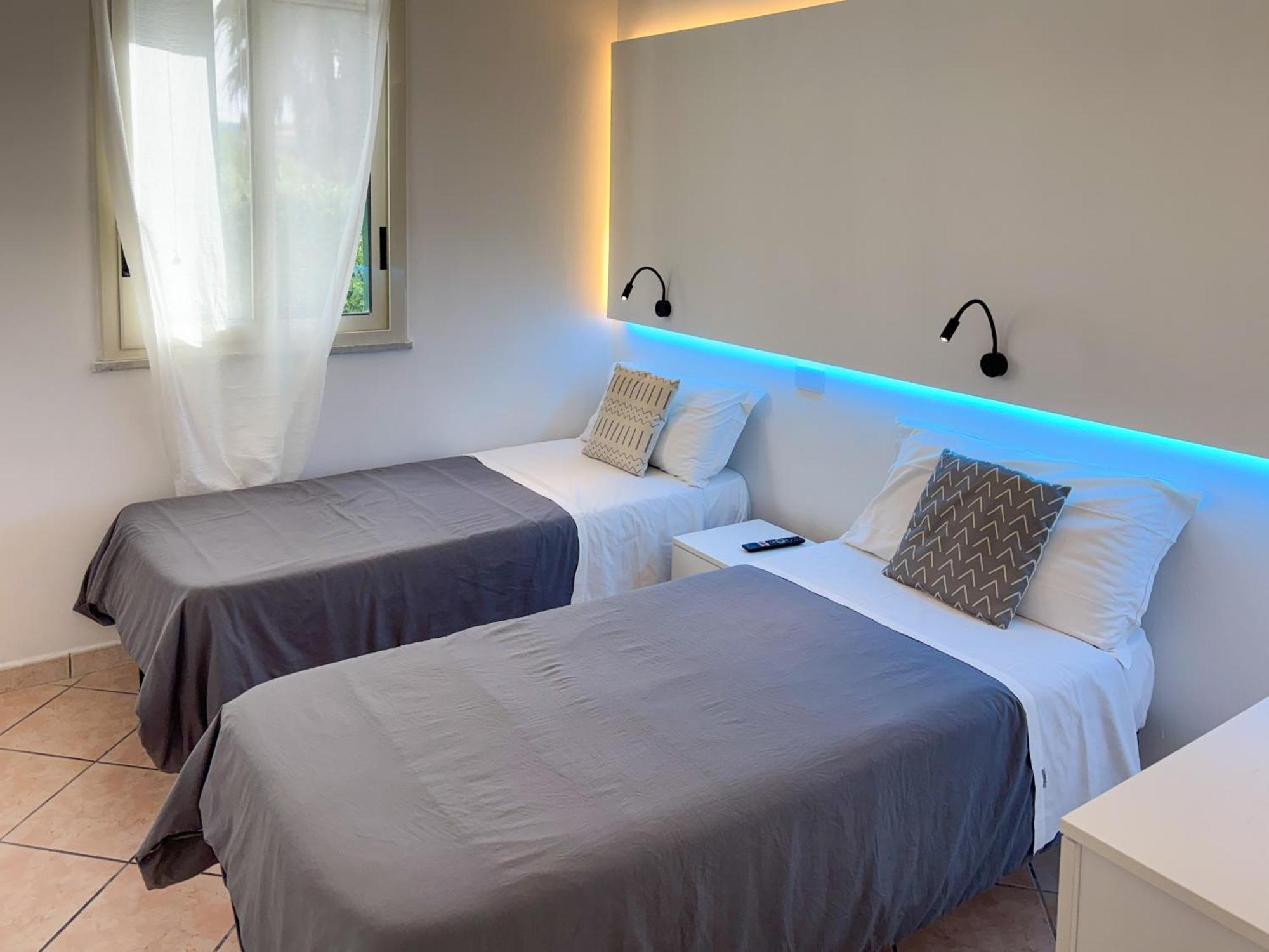 Case Vacanze Mare Nostrum - Villas In Front Of The Beach With Pool Campofelice Di Roccella Eksteriør bilde