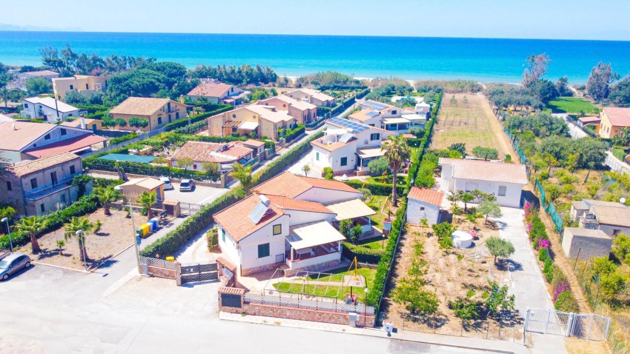 Case Vacanze Mare Nostrum - Villas In Front Of The Beach With Pool Campofelice Di Roccella Eksteriør bilde