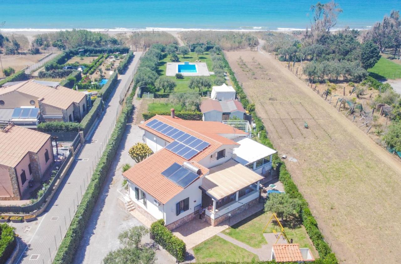 Case Vacanze Mare Nostrum - Villas In Front Of The Beach With Pool Campofelice Di Roccella Eksteriør bilde